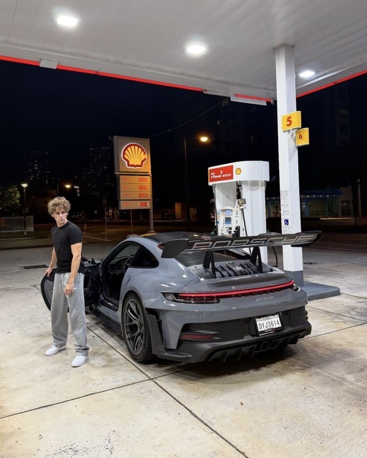 Nachher : Vorm Haus mit dem Porsche GT3 RS