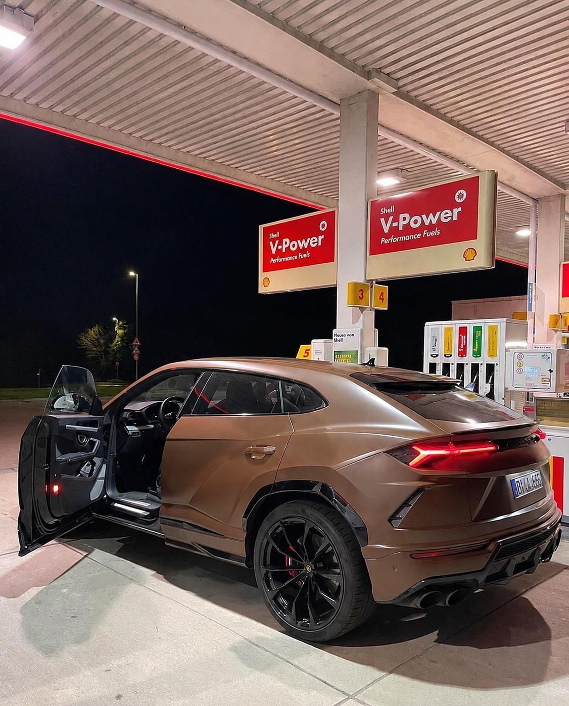 Vorher : Lambo Urus geparkt — ohne dich