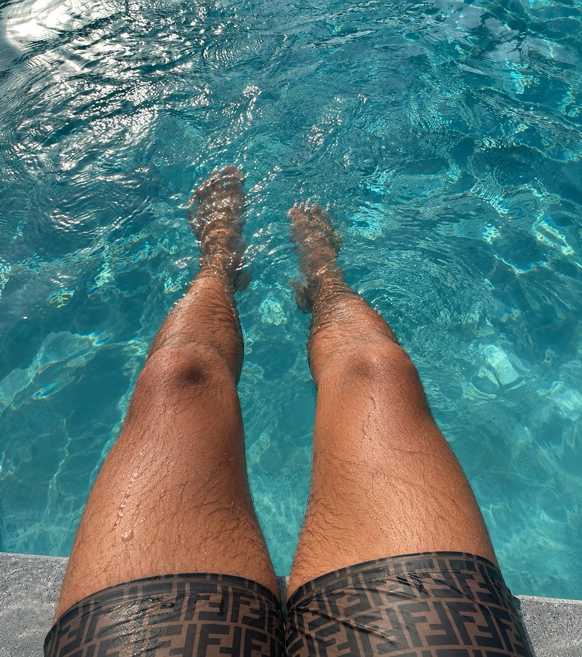 Vorher : Am Pool, alleine